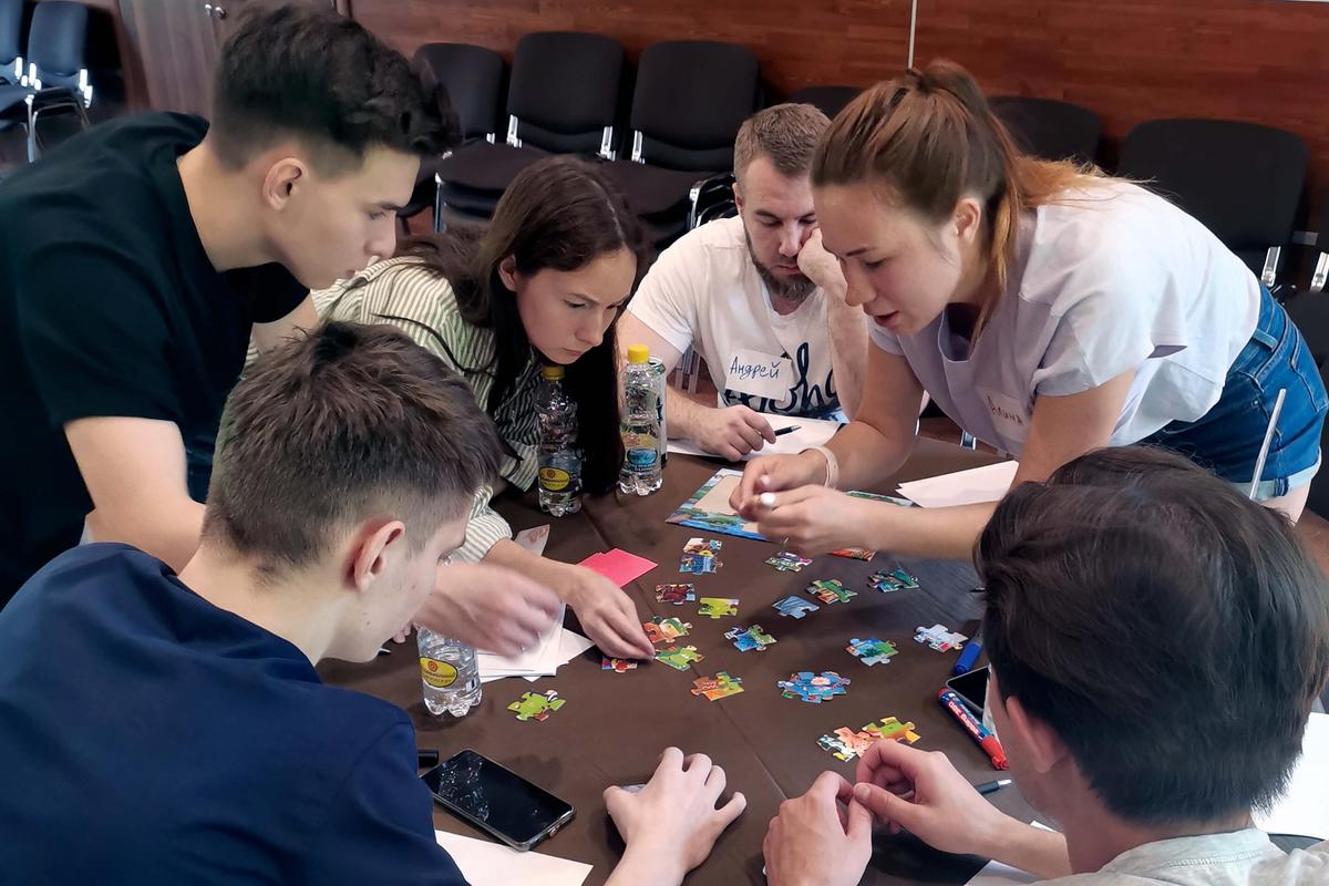 Участники деловой игры разрабатывают стратегию